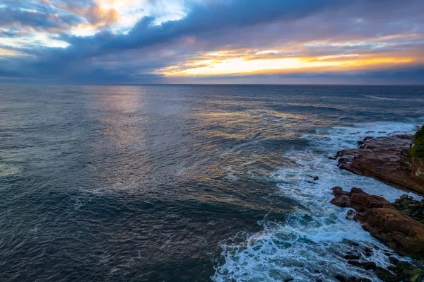 Paisaje Marino Amanecer Con Olas Avoca Beach Costa Central Nsw — Foto de Stock