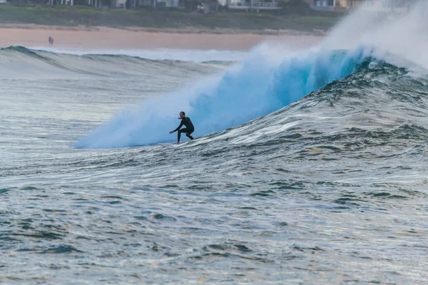 Sunrise Θαλασσογραφία Surfers Και Κύματα Στο Avoca Beach Στην Κεντρική — Φωτογραφία Αρχείου