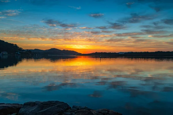 Paysage Aquatique Lever Soleil Avec Nuages Dessus Des Eaux Brisbane — Photo