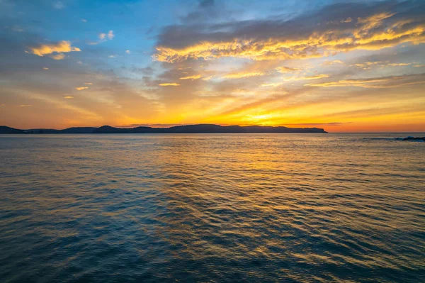 Sonnenaufgang Meer Mit Wolkenverhangenem Himmel Vom Pearl Beach Der Zentralküste — Stockfoto