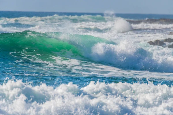 Reggeli Tengerpart Hullámokkal Szörfösökkel Macmasters Beach Central Coast Nsw Ausztrália — Stock Fotó