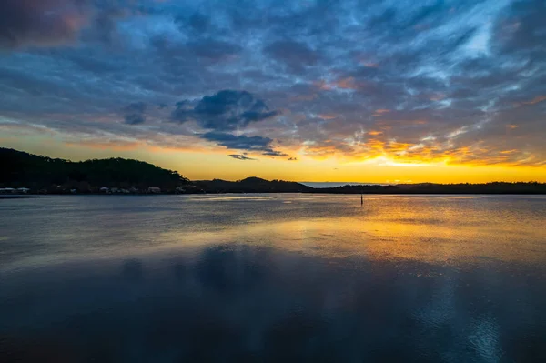 Wasserlandschaft Bei Sonnenaufgang Aus Der Luft Mit Einer Mischung Aus — Stockfoto