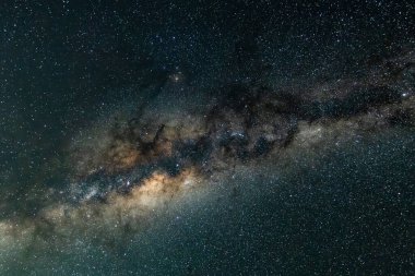 Gecenin karanlığında Samanyolu Galaksisi Blayney, Orta Batı, NSW, Avustralya 'dan yıldızlarla doludur..