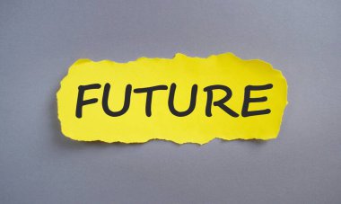 Sarı yırtık kağıda yazılmış gelecek cümleler