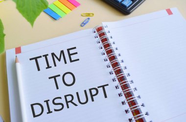 Not Defteri ile yazılmış metni bozma zamanı. Kavram, bozulma anı anlamına gelir. Hemen şimdi gerekli..