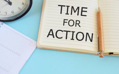 Not defterine eylem mesajı yazma zamanı. İş fotoğrafçılığı, cesaretlendirmeye hazırlanıyor.