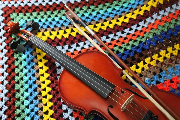 müzik enstrümanı İtalyan kökenli bir müzik enstrümanı olan viyola da denir.