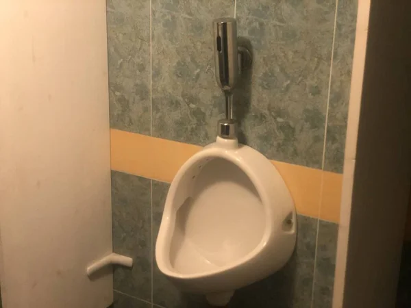 Стоячий Писсуар Туалете Стоячий Писсуар — стоковое фото