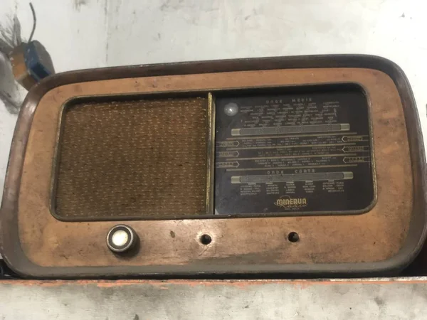 Velho Rádio Velho Modelo Entretenimento — Fotografia de Stock