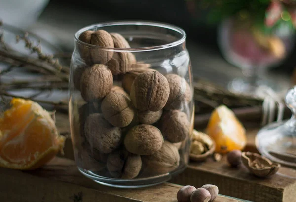 Vánoční Zátiší Vlašské Ořechy Mandarinky Vavřínové Větve — Stock fotografie