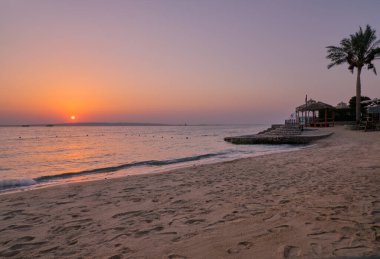 Kızıl Deniz üzerinde gün doğumu