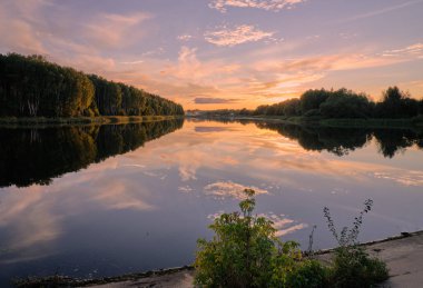 Gün batımı göl üzerinde
