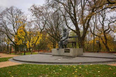 Sonbaharda anıtla park et