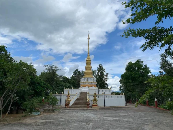 Pagode Dorée Dans Temple — Photo