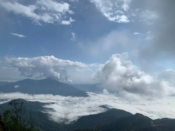 Laut Rubah Dengan Awan Atas Gunung Pandangan Ep04 — Stok Foto