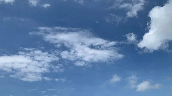 Белое Облако Голубом Фоне Неба Ep47 — стоковое фото