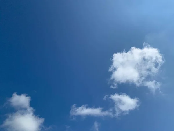 Хмари Фоні Блакитного Неба Ep151 — стокове фото