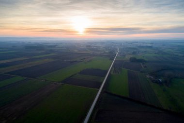 Hırvat kırsal manzarası alacakaranlıkta
