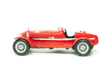 beyaz izole klasik kırmızı spor araba