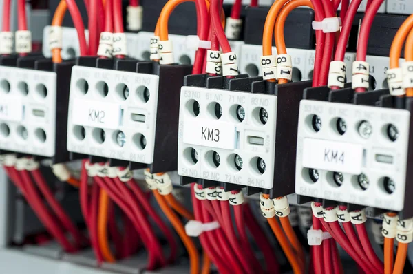 Conexiones eléctricas en el panel de control — Foto de Stock