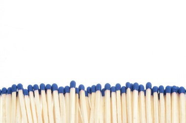 beyaz zemin üzerinde üst üste maçlar