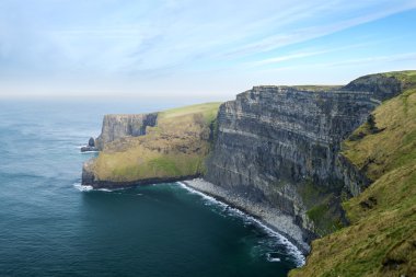 Anne ve Atlantik Okyanusu 'nun Kayalıkları