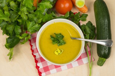 Sebze kremalı çorba.