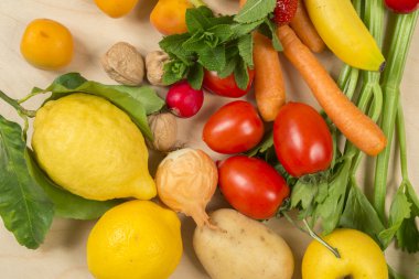 Yaz sezonu meyve ve sebze ahşap tablo