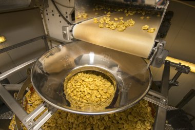 Tortellini makarna üretim hattı