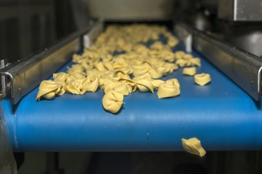 Tortellini makarna üretim hattı