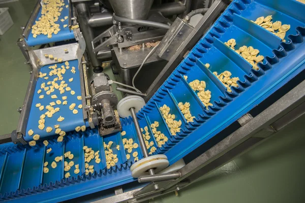 Tortellini Linea di produzione pasta — Foto Stock