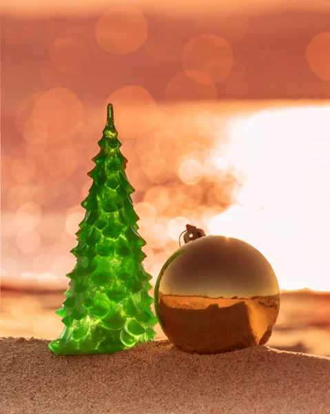 Christmas Tree Ball Background Sea Beach Golden Light Sunset New — Stock Photo, Image