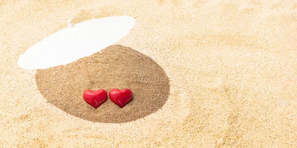 Valentinstag Und Februar Zwei Rote Herzen Symbol Des Liebespaares Sandparadies — Stockfoto