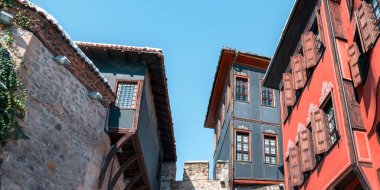 Old Town Plovdiv - Mimari-Tarihi Rezerv. Ortaçağ renkli evleri, Bulgar Uyanış Dönemi 'nden kalma antik binalar, turizm beldeleri ve Bulgaristan' ın simgeleri. Panoramik görünüm, pankart