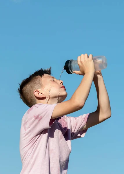 Hot Weather Summer Heat Concept Child Boy Dousing Splashing Water — Stok fotoğraf