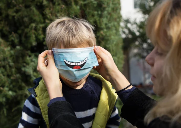 Drawn Funny Smile Blue Virus Mask Fun Diy Face Mask — Stock Photo, Image