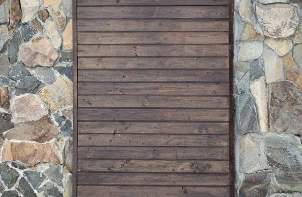 Wand Aus Grauen Beigen Braunen Steinen Und Holz Hintergrund Aus — Stockfoto