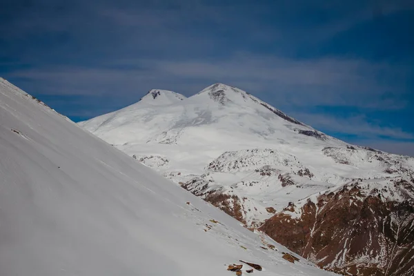 Прекрасний Вид Засніжений Гірський Пік — стокове фото
