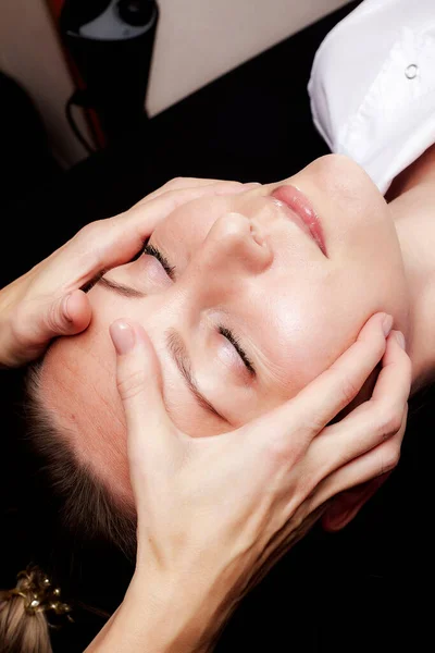 Masaje Facial Clásico Rejuvenecimiento Piel Del Rostro Masaje Facial Para — Foto de Stock