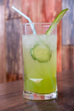 Meyve suyu. Bar menüsü. Böğürtlen limonatası. Meyve suyu, meyve suyu..