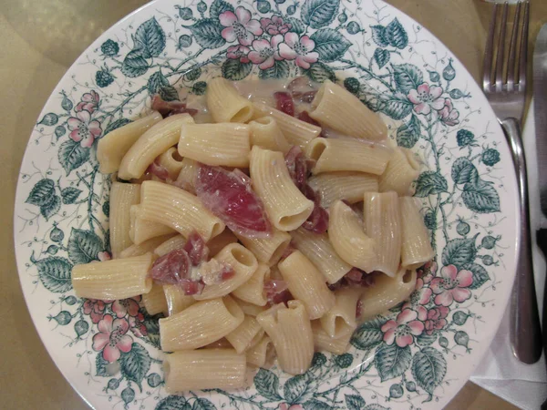 Italian Pasta Speck Gorgonzola Cheese View — Stock Photo, Image