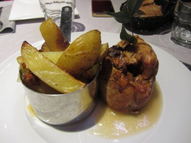 İtalyan usulü kavrulmuş, patatesli, sardunya adasından geleneksel bir yemek.