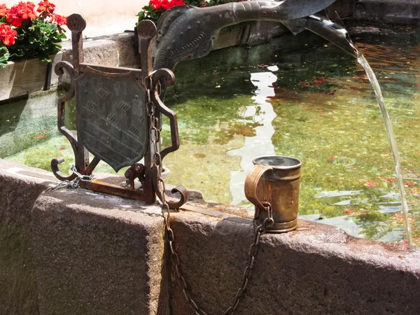 Fontein, Castelrotto (Kastelruth), Italië — Stockfoto