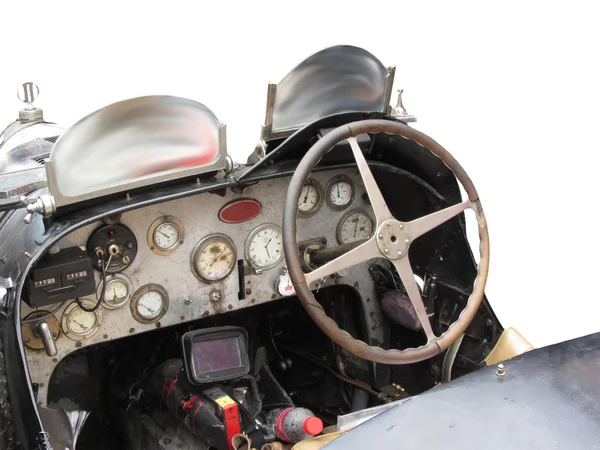 Tablero de instrumentos y volante en el interior del coche deportivo clásico italiano aislado sobre fondo blanco — Foto de Stock