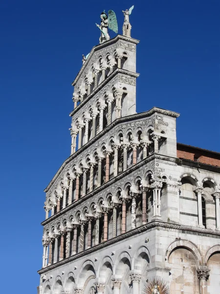 San Michele v Foro. Církev římskokatolická bazilika v Lucca, Itálie — Stock fotografie