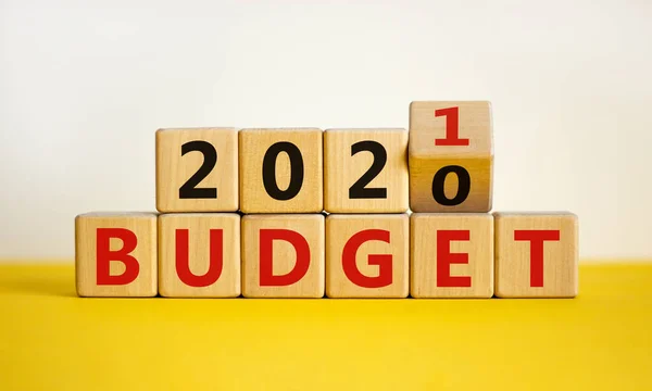 Obchodní Koncepce Plánování Roku2021 Fliped Dřevěné Kostky Změnil Nápis Rozpočet — Stock fotografie