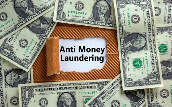 Концепція Відмови Від Грошей Текст Money Laundering Являється Розірваним Коричневим — стокове фото
