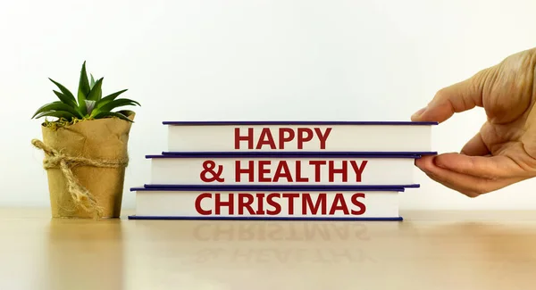 Libros Con Texto Feliz Saludable Navidad Sobre Una Hermosa Mesa — Foto de Stock