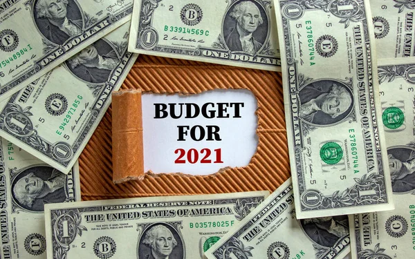 Expressão Orçamento Para 2021 Aparece Atrás Papel Castanho Rasgado Notas — Fotografia de Stock