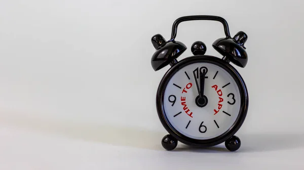 Time Adapt Concept Beautiful Black Alarm Clock Words Time Adapt — Stock Photo, Image